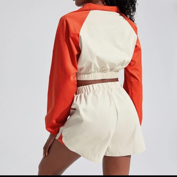 Contrast Panel Half Zip Sports Top and Shorts - Picture 2 of 5